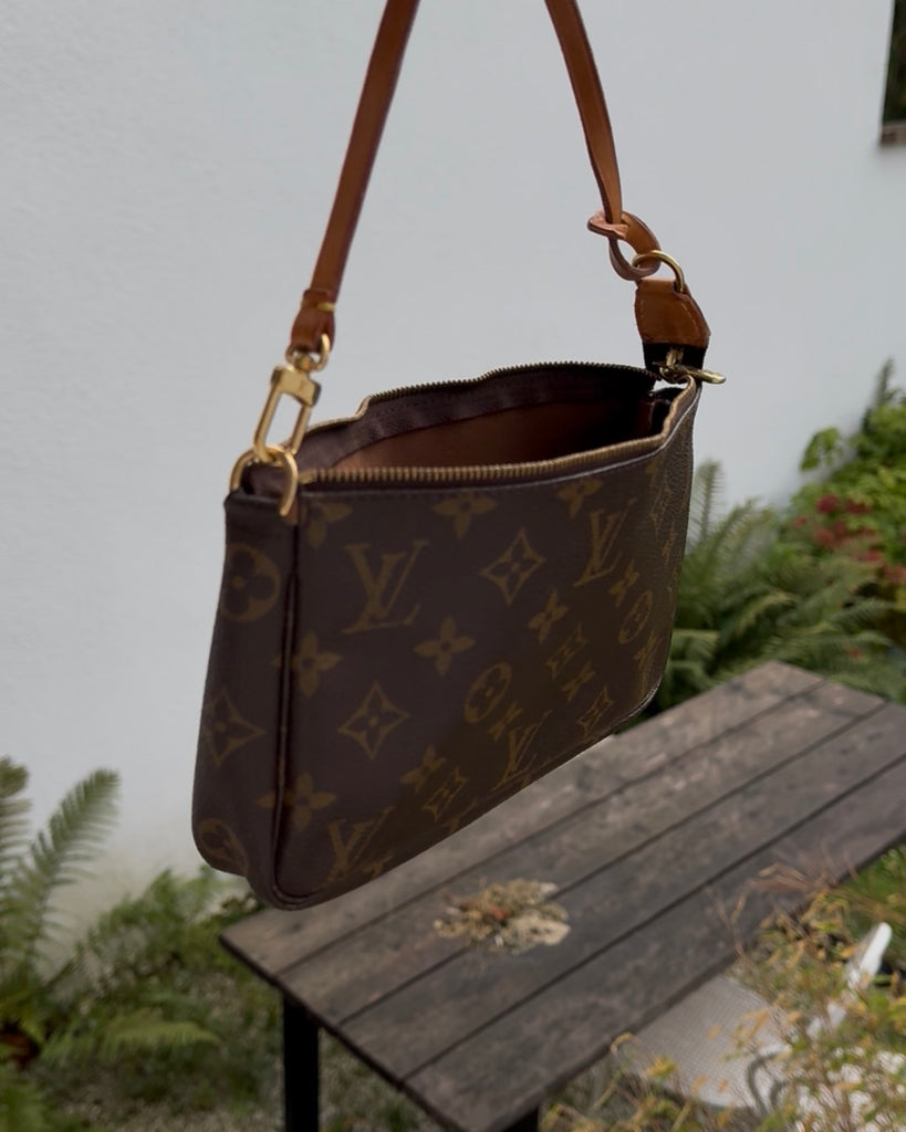 Pochette Monogram Canvas