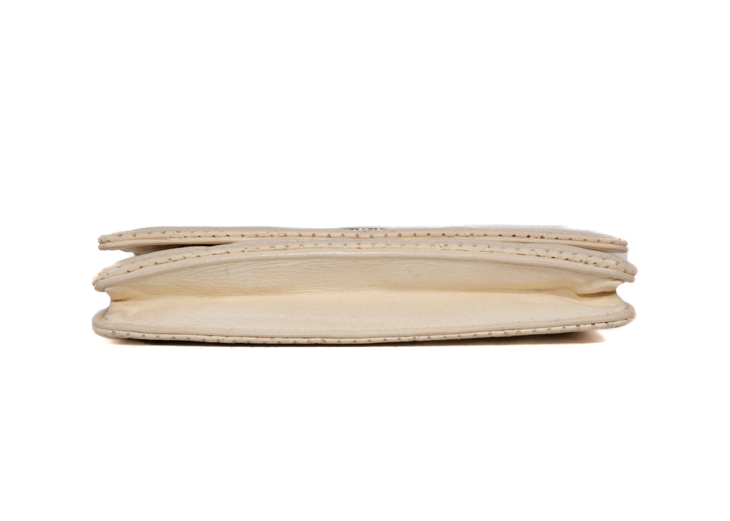 Chanel WOC cremeweiß perforiert