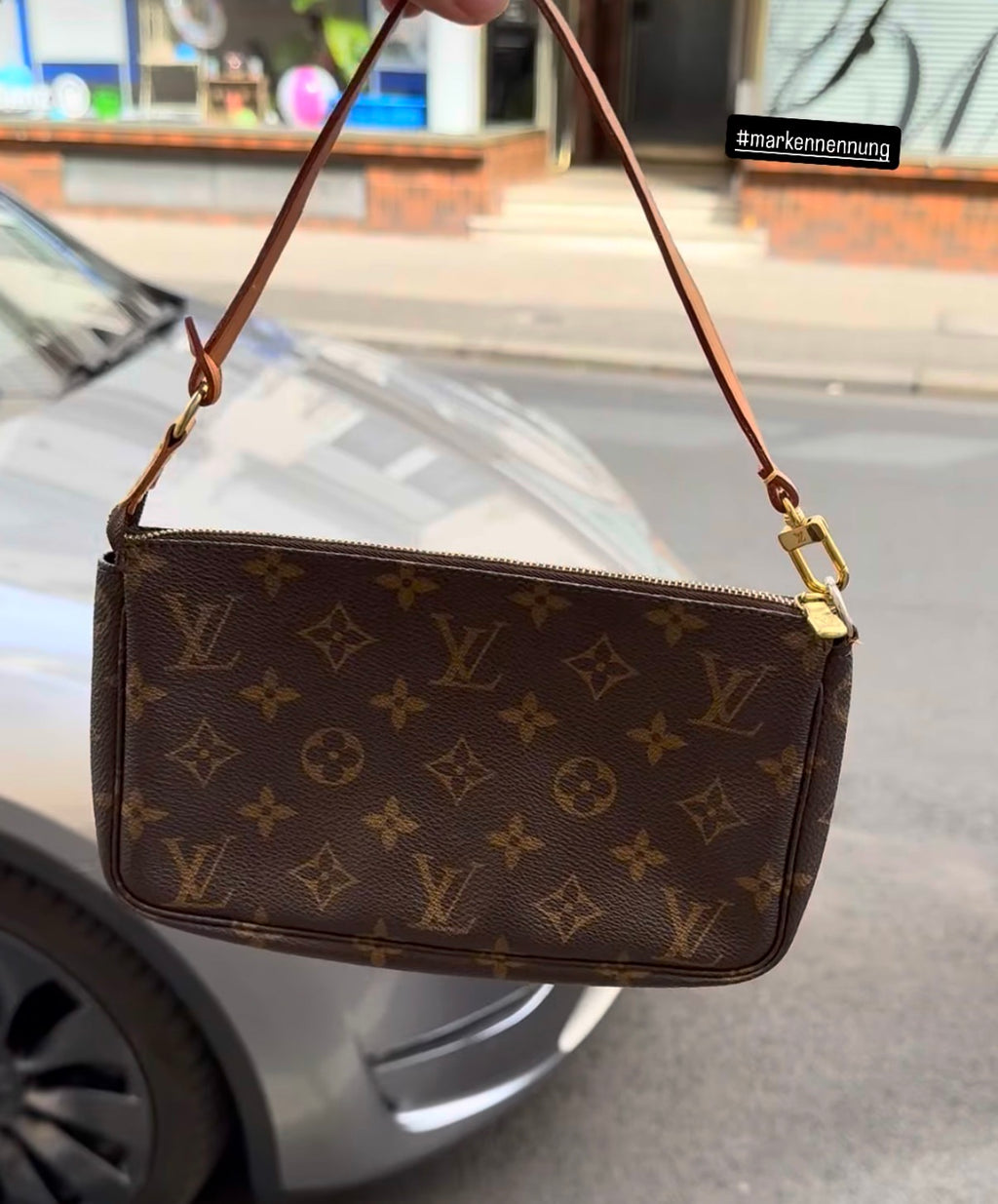 Pochette Monogram Canvas
