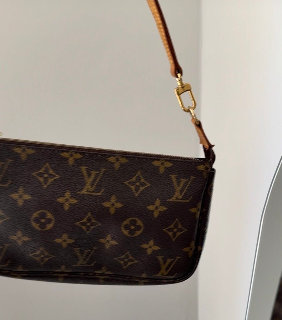 Pochette Monogram Canvas