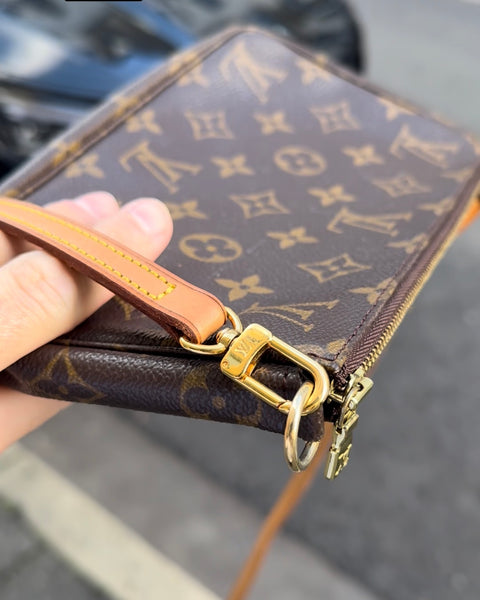Pochette Monogram Canvas Crossbody