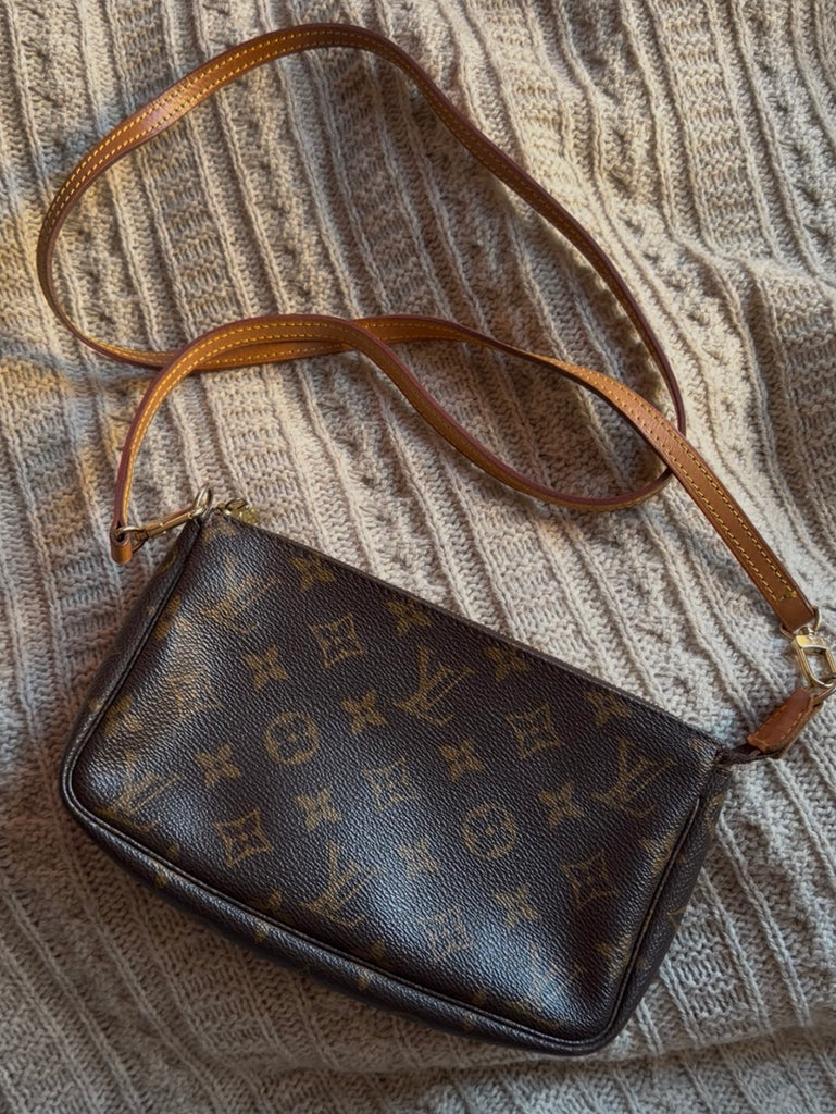 Pochette Monogram Canvas