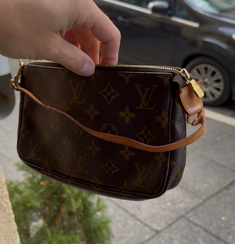 Pochette Monogram Canvas