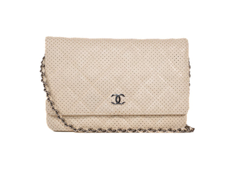 Chanel WOC cremeweiß perforiert